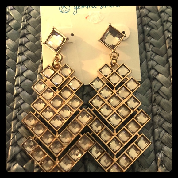 2/$30 EXPRESS EARRINGS  White  STONES  CLASSY - Picture 1 of 2